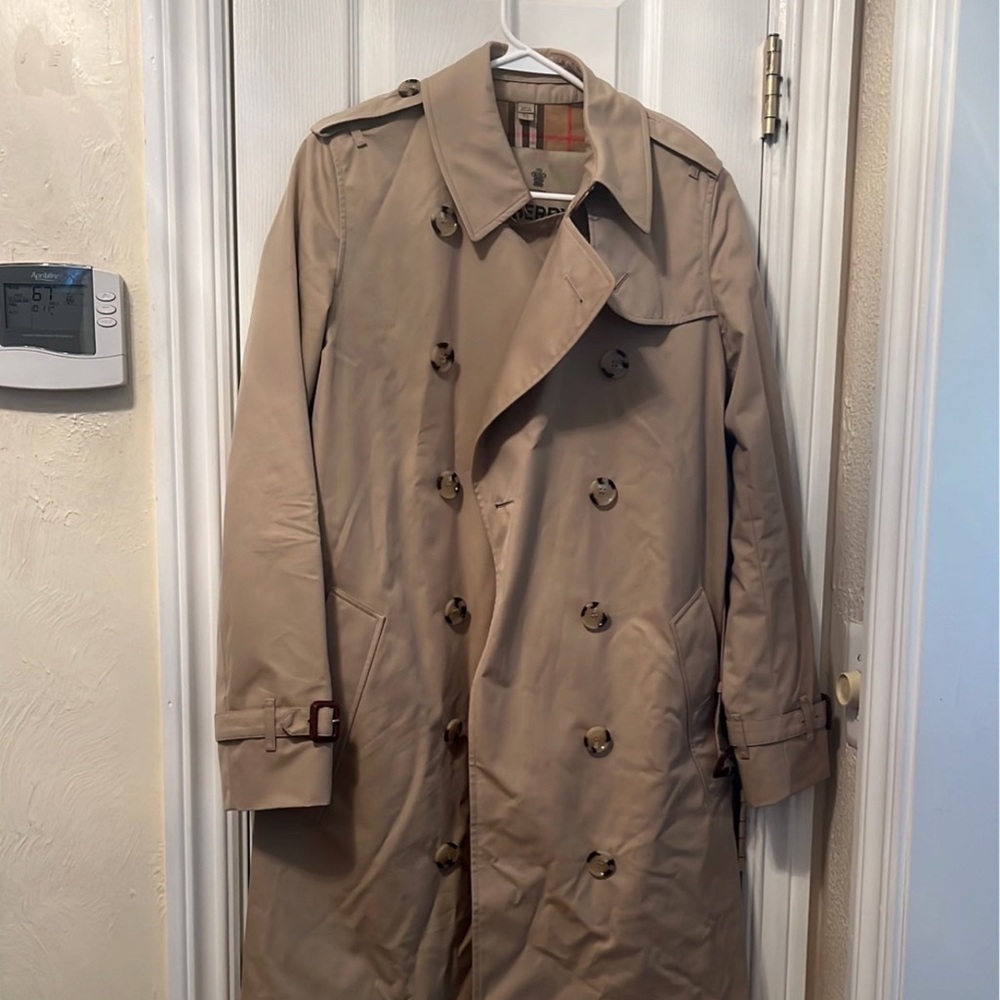 Brand new Kensington Burberry trench coat!